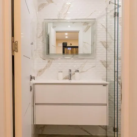 Comfy In The Heart Of *